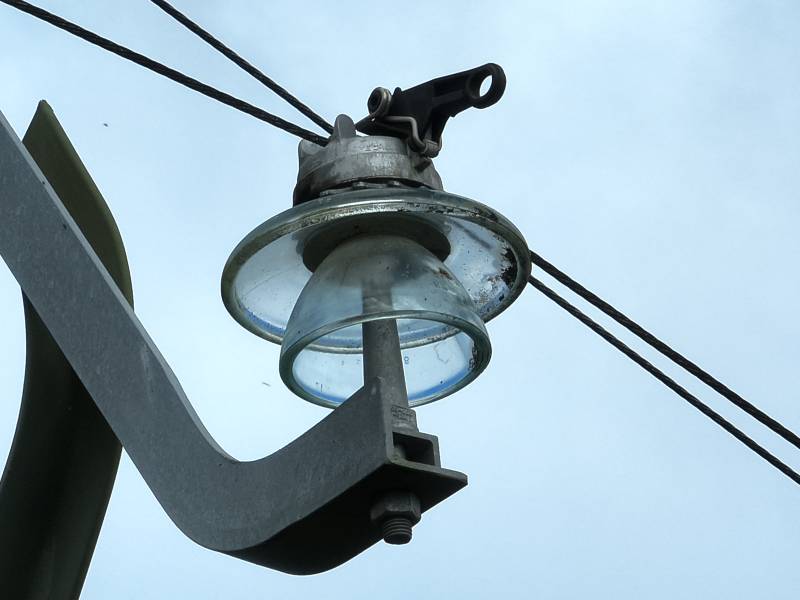 Entreprise spécialisée en inspection par drone en électricité isolateur haute tension