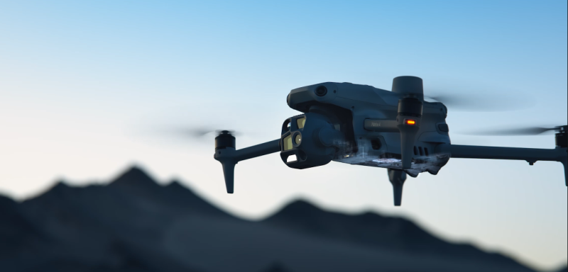 télépilote de drone pour inspections techniques à Etretat